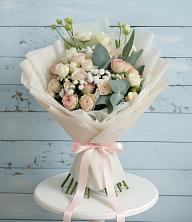 Букет цветов из:  Розы и Лизиантусы в Лоо
