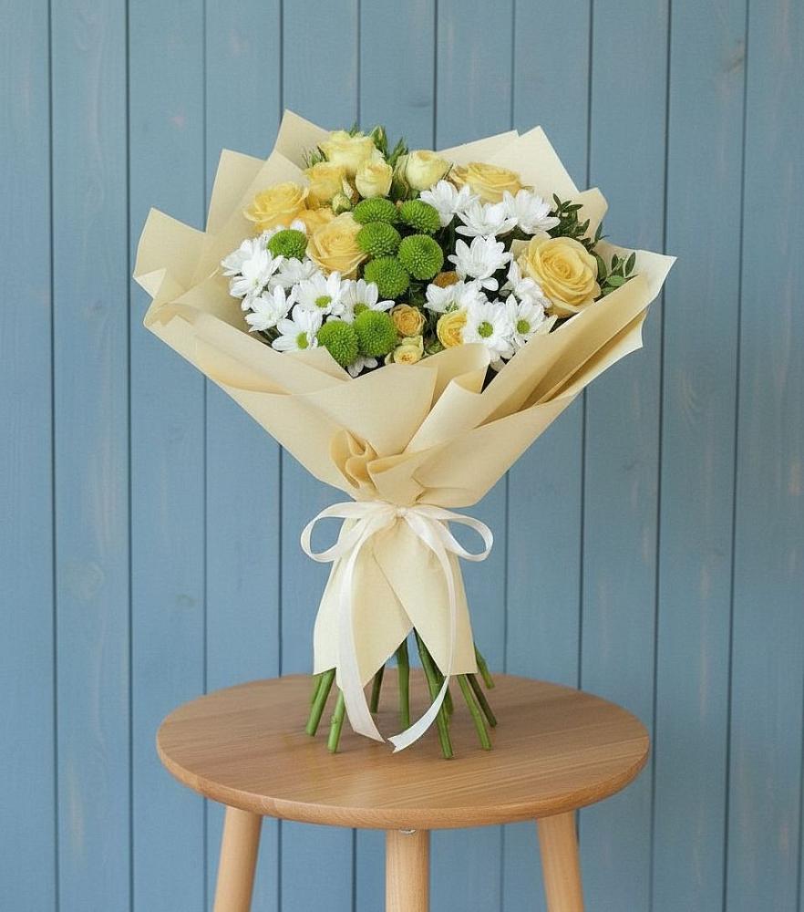 Букет цветов из: Хризантемы и Розы в Лоо