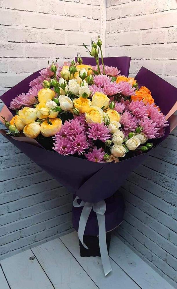 Букет цветов из: Хризантемы и Розы в Лоо