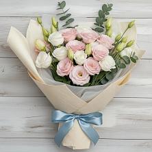 Букет цветов из:  Лизиантусы в Лоо