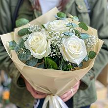 Букет цветов из:  Розы в Лоо