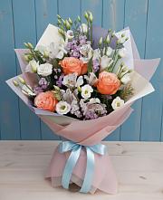 Букет цветов из:  Лизиантусы, Розы, Альстромерии и Гипсофила в Лоо