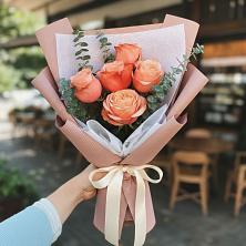 Букет цветов из:  Розы в Лоо