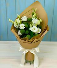 Букет цветов из:  Хризантемы и Лизиантусы в Лоо