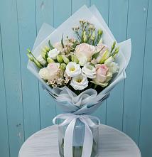 Букет цветов из:  Розы и Лизиантусы в Лоо