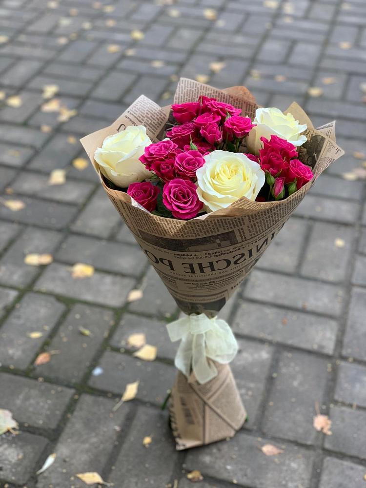 Букет цветов из: Розы в Лоо