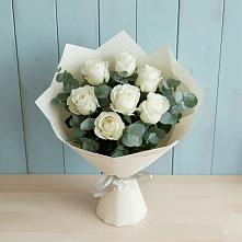 Букет Белые розы в Эвкалипте в Лоо