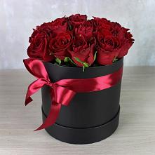 Цветочная композиция из Розы в шляпной коробке в Лоо