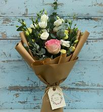 Букет цветов из:  Розы и Лизиантусы в Лоо
