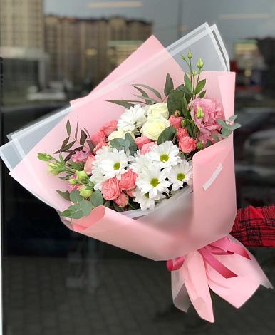 Букет цветов из: Розы, Лизиантусы и Хризантемы в Лоо