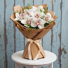 Букет цветов из:  Орхидеи и Розы в Лоо